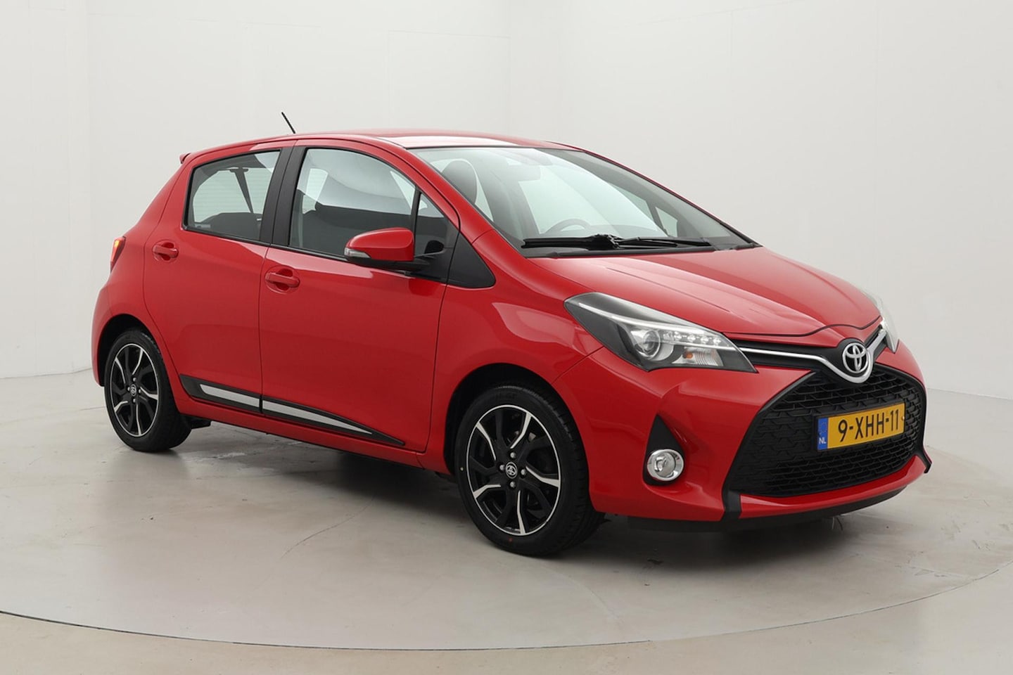 Toyota Yaris - 1.3 VVT-i Dynamic | Volledige dealerhistorie | Trekhaak | Navigatie | Cruise Control | Air - AutoWereld.nl