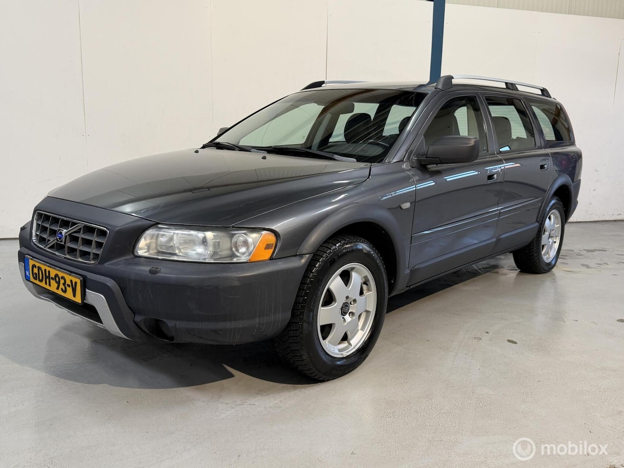 Volvo XC70 - 2.5 T Momentum AUTOMAAT / YOUNGTIMER - AutoWereld.nl
