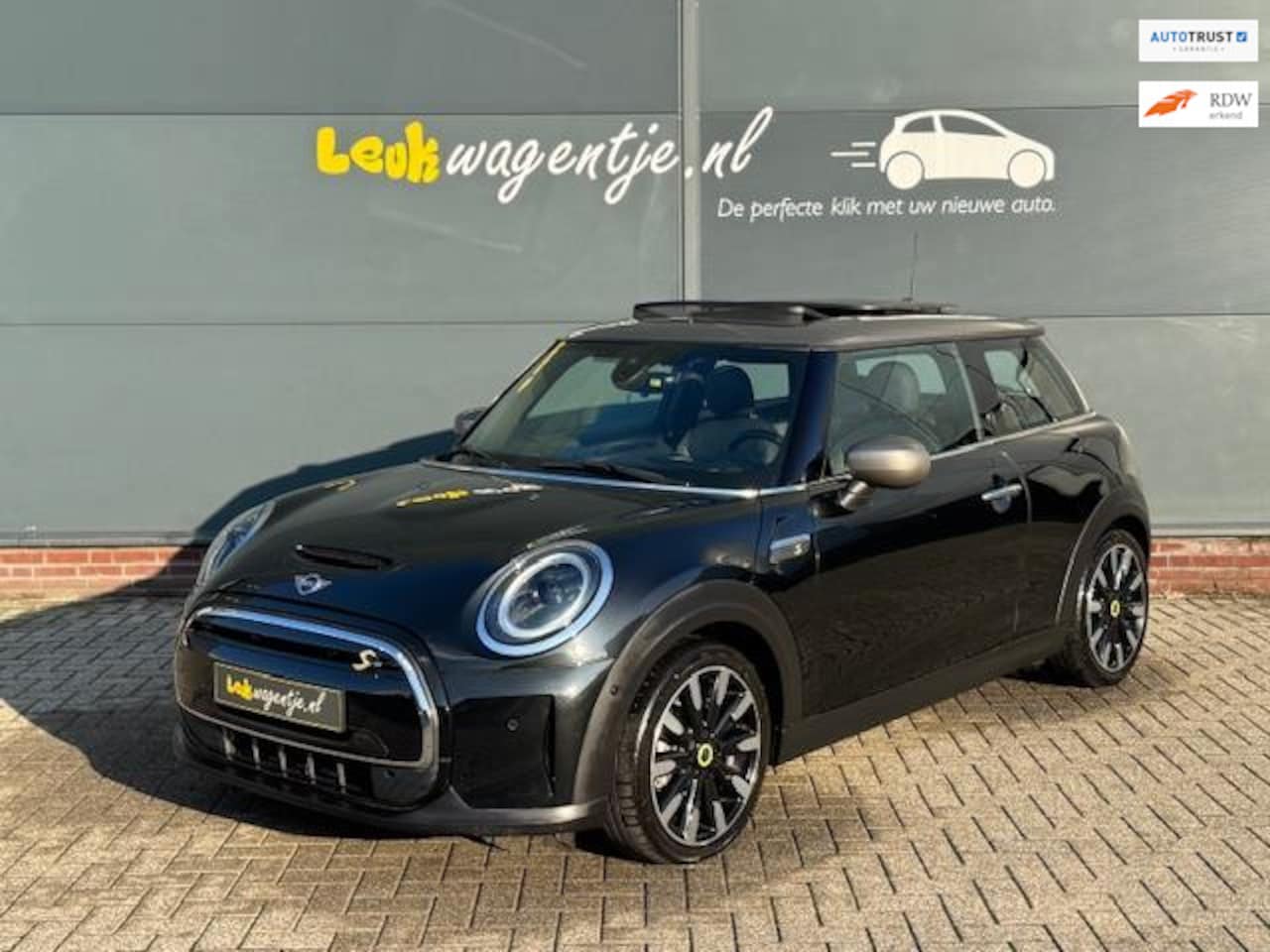 MINI Mini-Electric - Yours 33 kWh *pano *carplay *camera *leer - AutoWereld.nl