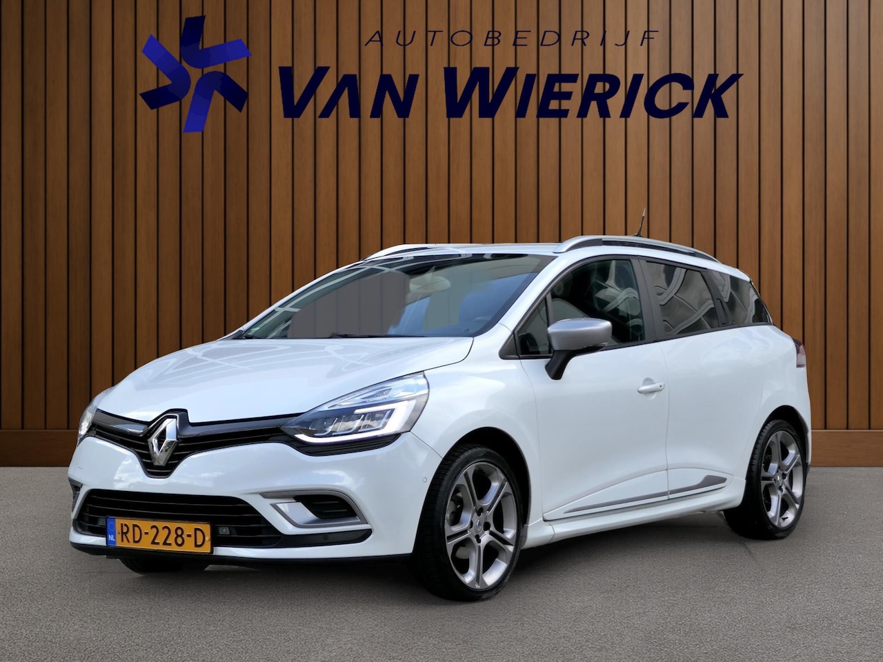 Renault Clio Estate - 1.2 TCe 118PK GT-Line | Leer | LED | Camera | Keyless | Climate Control - AutoWereld.nl