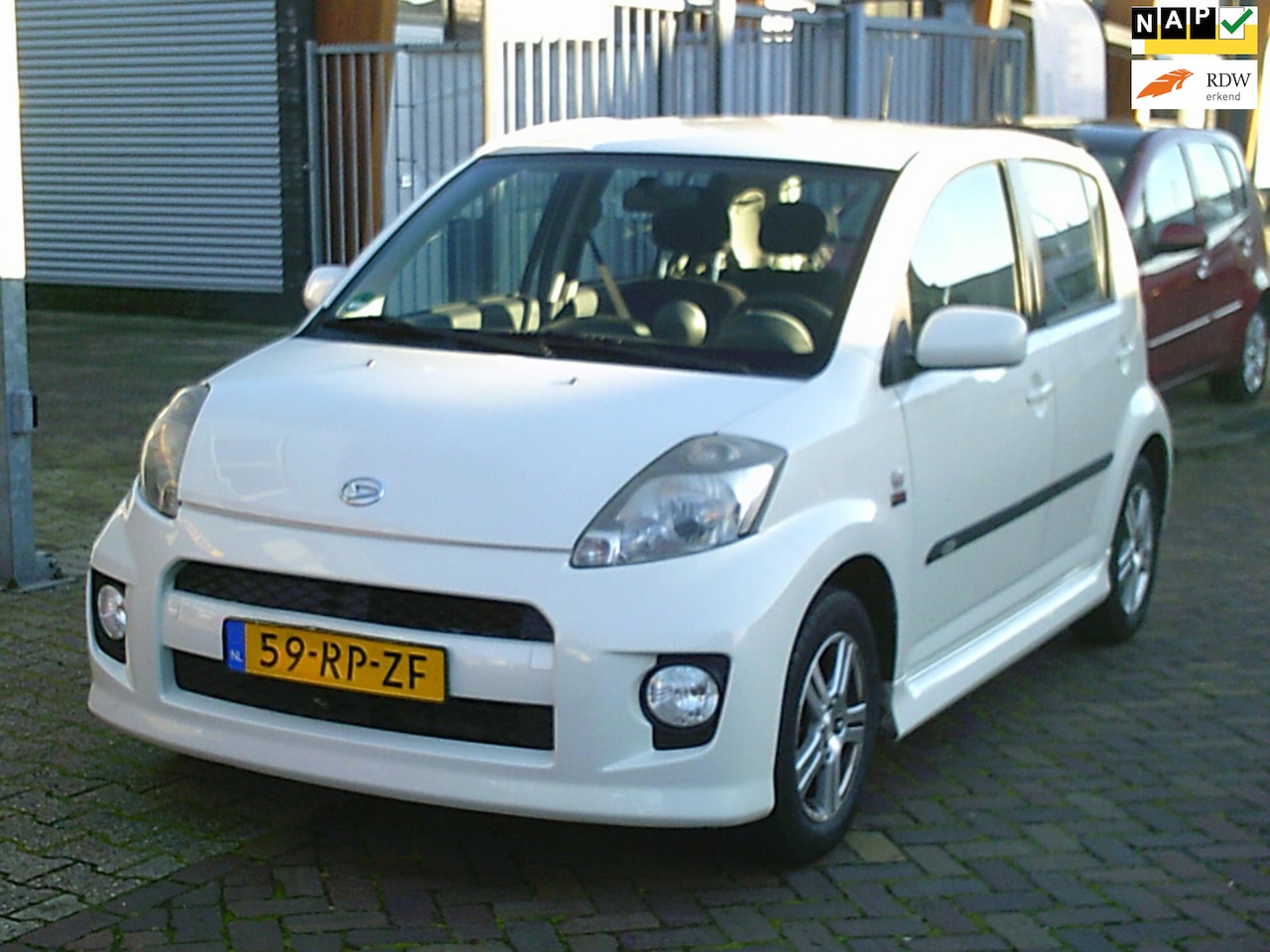 Daihatsu Sirion 2 - 1.3-16V Comfort Nwe Koppeling & Apk Airco Stuurbekr 5-Deurs - AutoWereld.nl