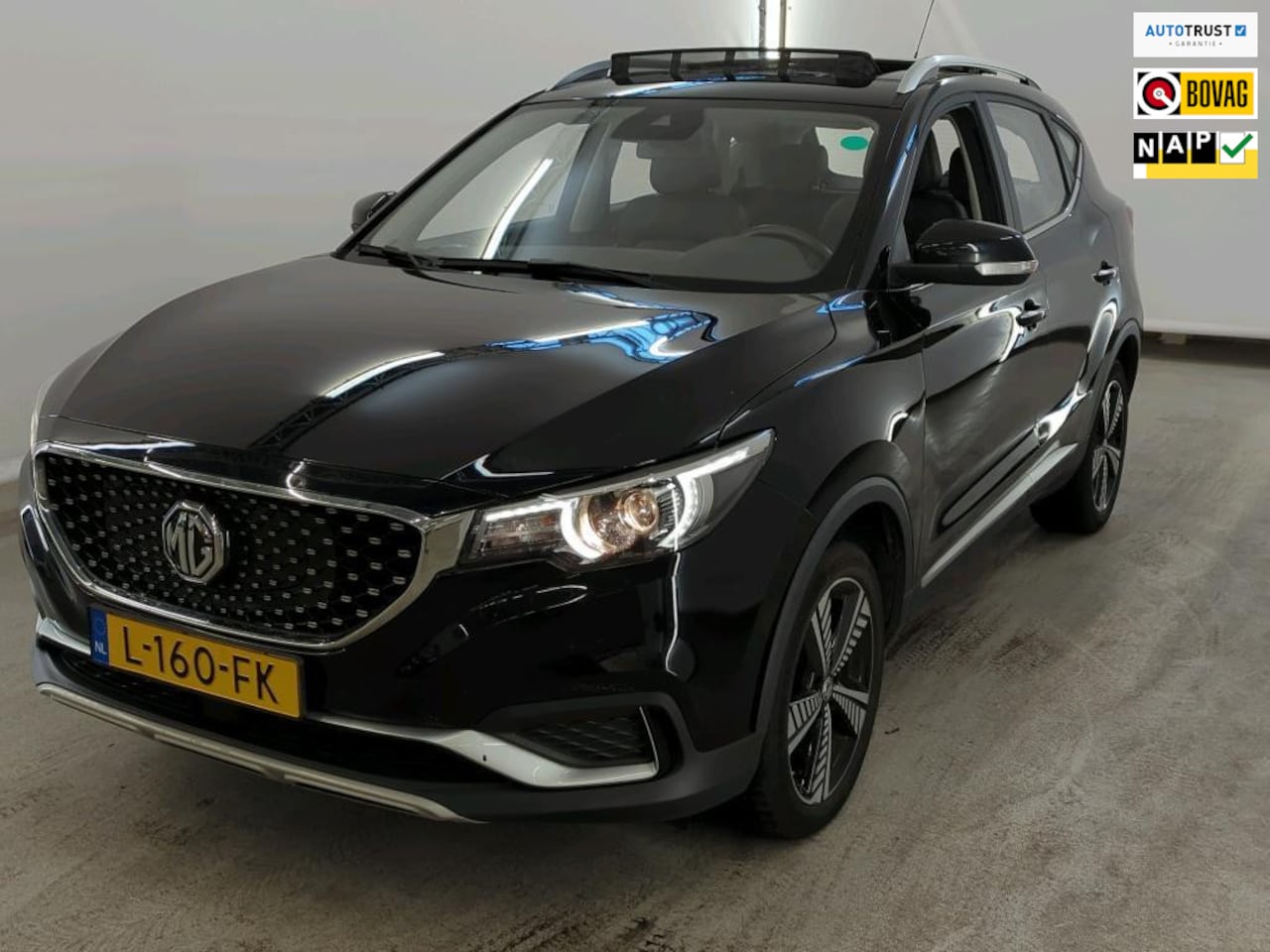MG ZS - Luxury 45 kWh PANO TREKHAAK LEER - AutoWereld.nl