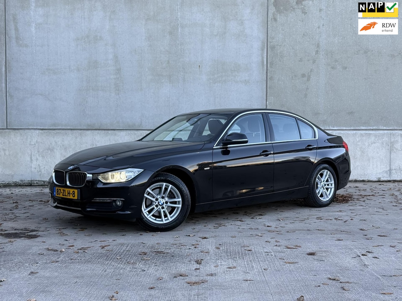 BMW 3-serie - 320i EfficientDynamics Luxury Edition Leer NAP - AutoWereld.nl