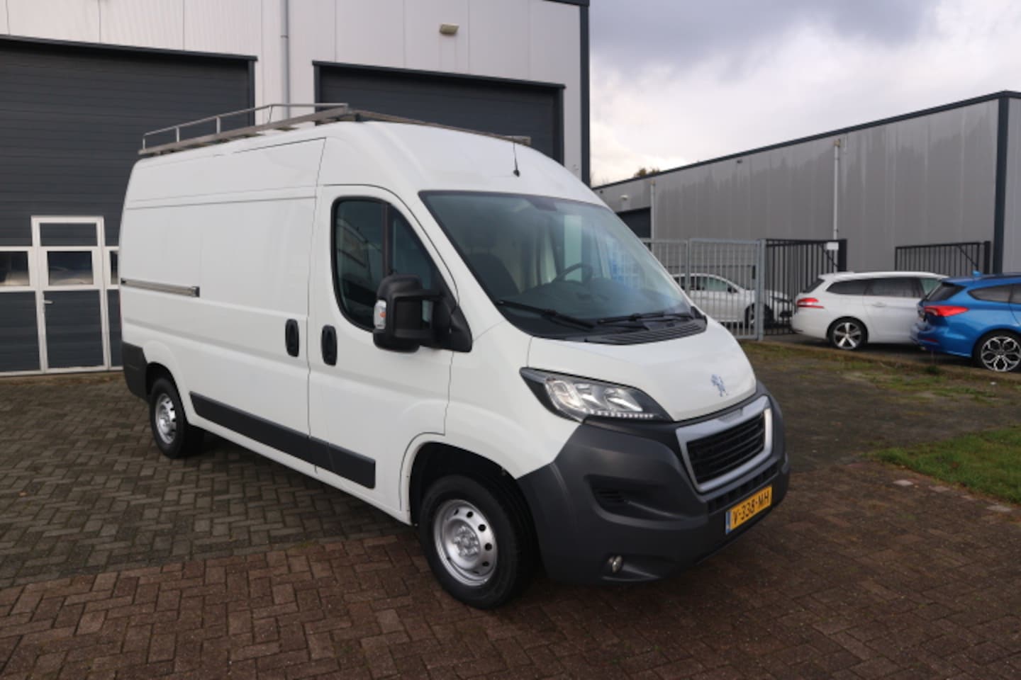 Peugeot Boxer - 330 2.0 BlueHDI L2H2 Pro 330 2.0 BlueHDI L2H2 Pro - AutoWereld.nl