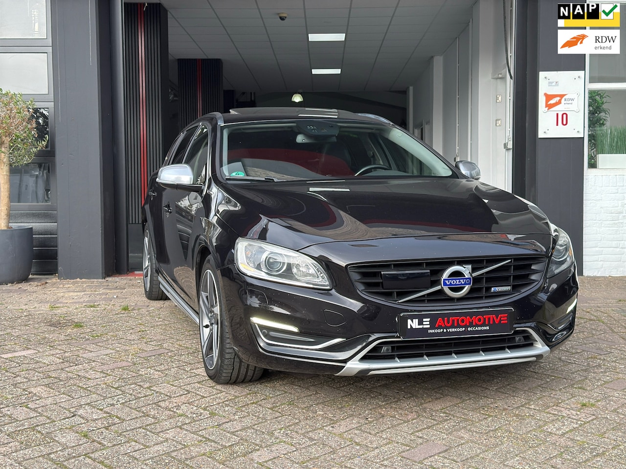 Volvo V60 - 2.4 D6 AWD Plug-In Hybrid Summum 2.4 D6 AWD Plug-In Hybrid Summum - AutoWereld.nl