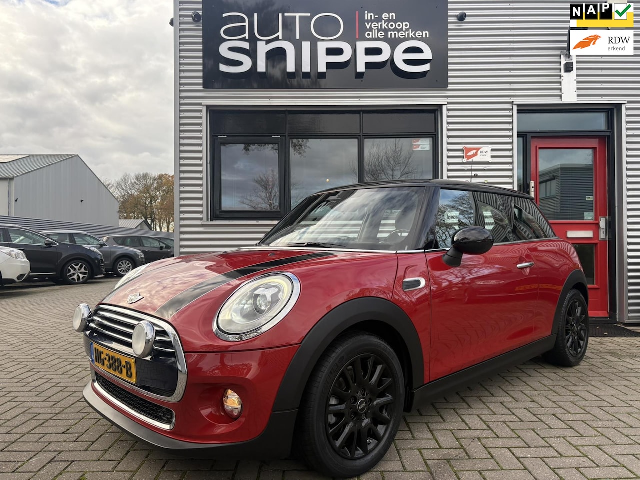 MINI John Cooper Works - Mini 1.5 Business -JCW INTERIEUR-2 TONE-KEYLESS-VOORRUITVERWARMING-NAVI-BLUETOOTH-1STE EIG - AutoWereld.nl