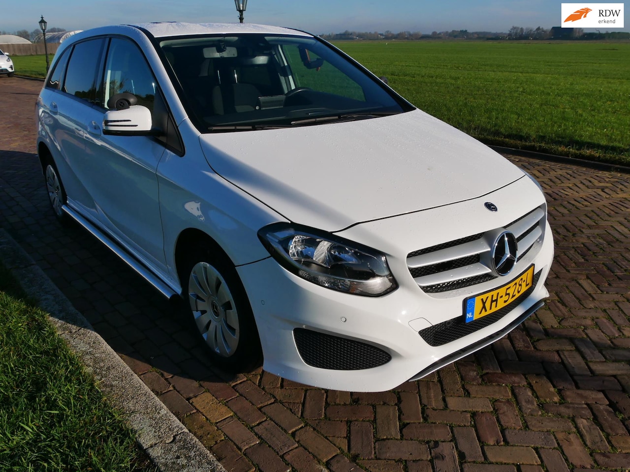 Mercedes-Benz B-klasse - 220 d Ambition AUT AC **EX-POLITIE** ** MARGE CAR - AutoWereld.nl
