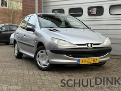 Peugeot 206 - 1.4 XT AUTOMAAT|TREKHAAK|ELEKTRISCHE RAMEN
