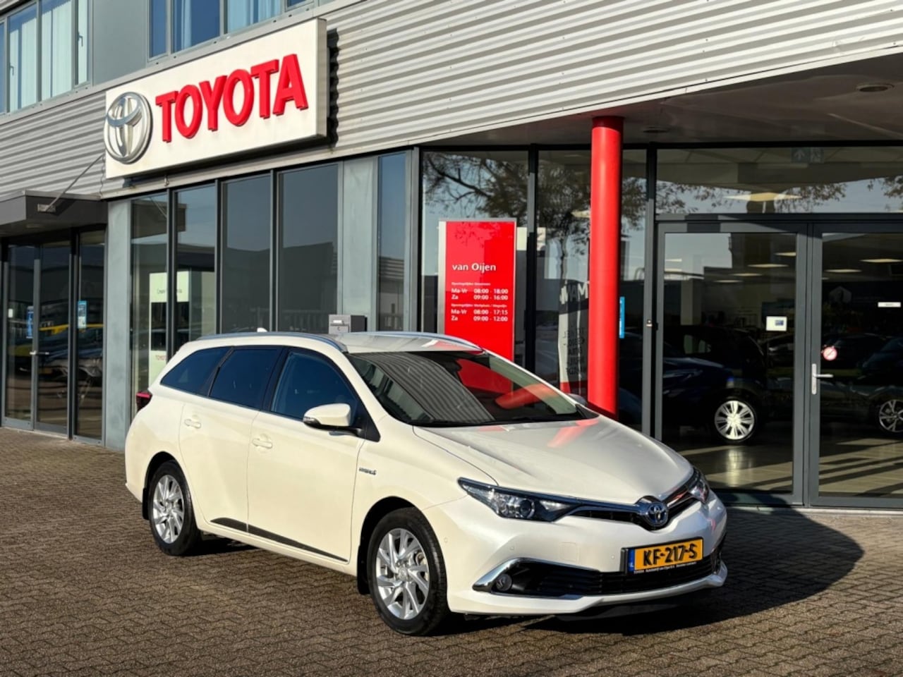 Toyota Auris Touring Sports - 1.8 Hybr. Executive | Automaat | UNIEK! nap 36.602km | Vol Optie - AutoWereld.nl