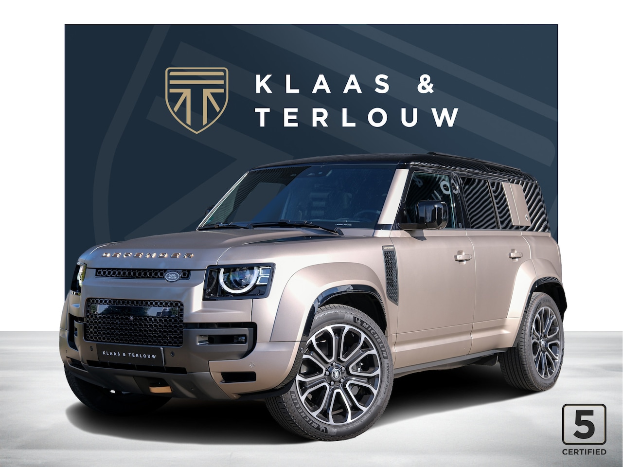 Land Rover Defender 110 - 4.4 P635 110 Octa / Panorama dak / Elektrische Trekhaak / 22 inch / - AutoWereld.nl