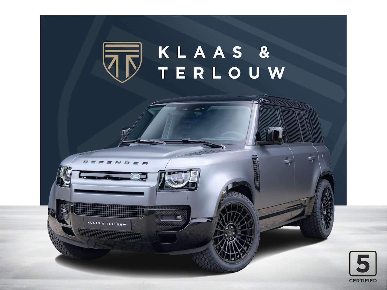 Land Rover Defender 110 - 2.0 P300e X-Dynamic HSE / Charcoal Metallic matt wrap / Urban velgen / Ebony leather / Uit - AutoWereld.nl