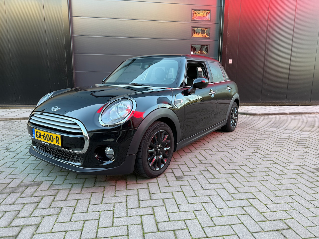 MINI Mini - 1.5 Cooper Business Nieuwe APK NAP - AutoWereld.nl