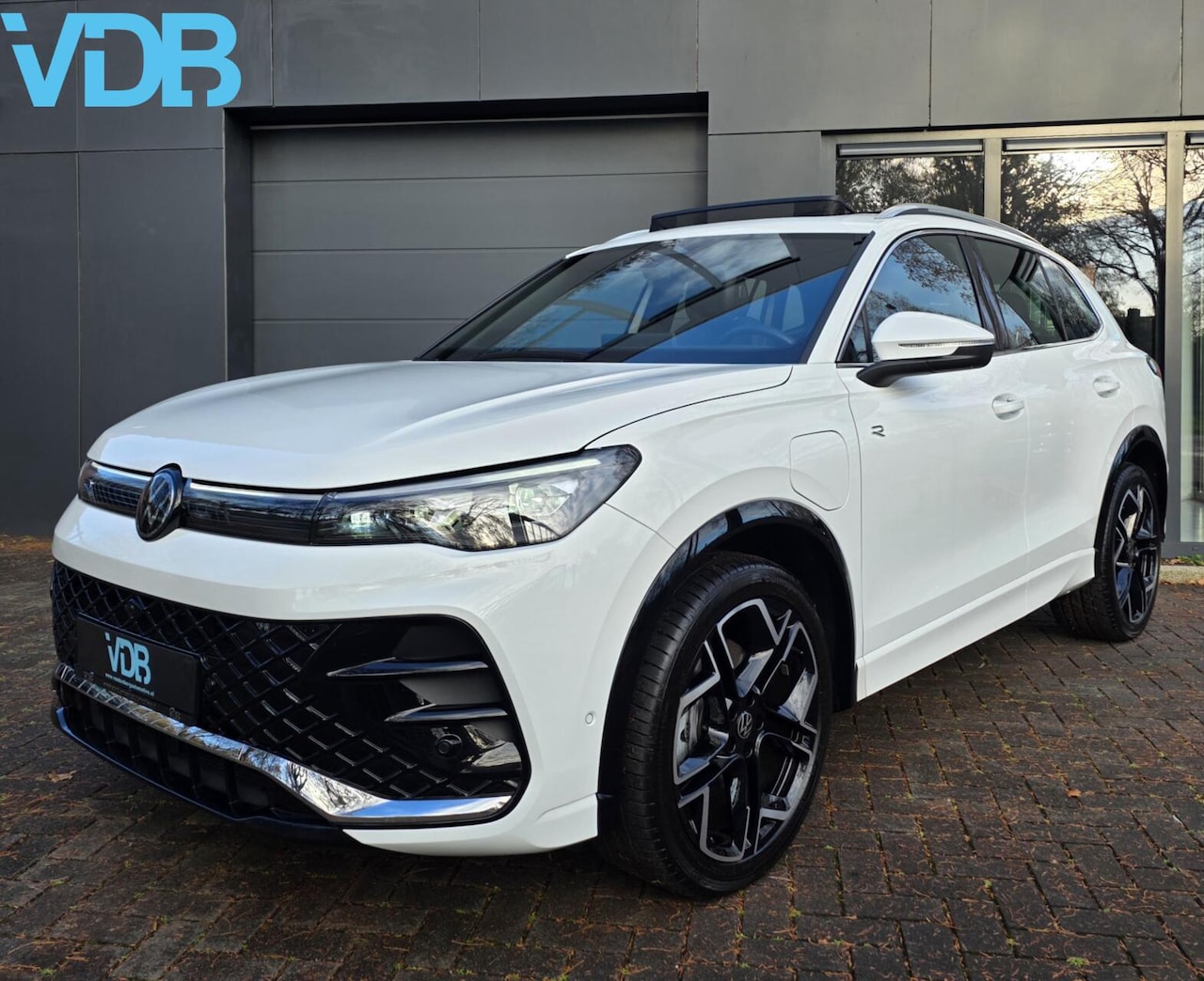 Volkswagen Tiguan - 1.5 eHybrid R-Line 272PK LEDER MEMORY VOL - AutoWereld.nl