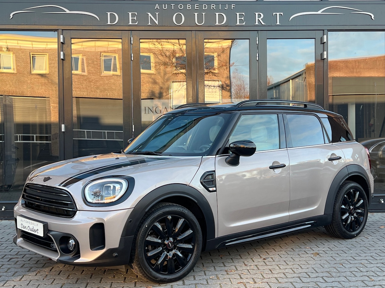MINI Countryman - Mini 1.5 Cooper Classic AUT. PANO/CARPLAY/ROOFTOP GREY! - AutoWereld.nl