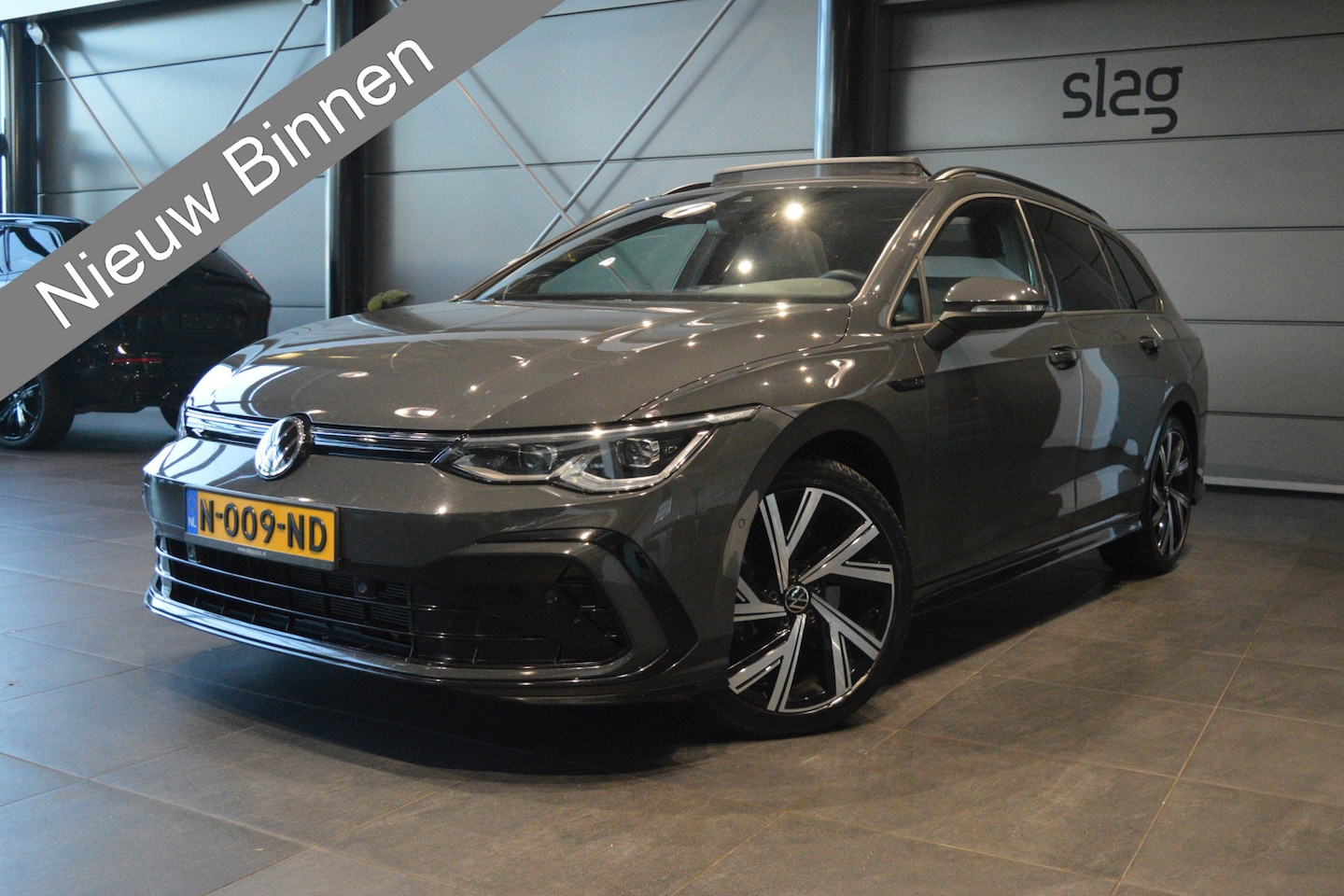 Volkswagen Golf Variant - 1.5 eTSI 3X R-LINE navi pano camera trekhaak 18 inch 150 pk !! - AutoWereld.nl
