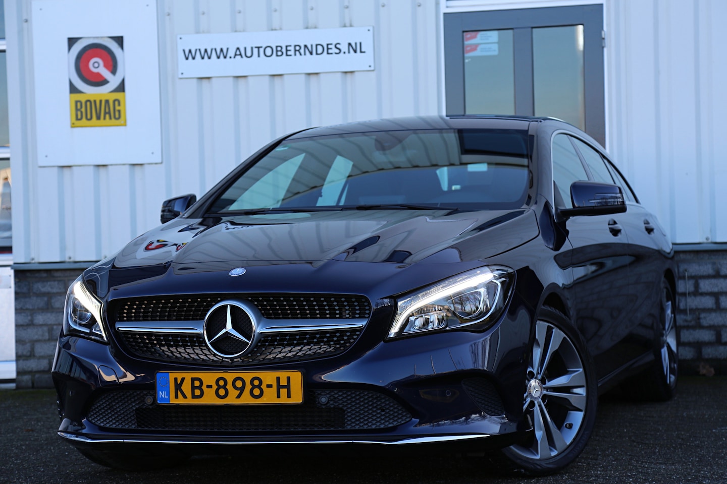 Mercedes-Benz CLA-klasse Shooting Brake - 180 Ambition*NL-Auto*Perfect Onderh.*Sfeerverlichting/LED High Perf. Koplampen/Half Leder/ - AutoWereld.nl
