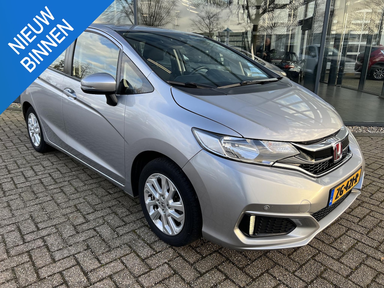 Honda Jazz - 1.3 i-VTEC Comfort TREKHAAK | NAVIGATIE | PARKEER SENSOREN V+A | AIRCO | CRUISE CONTROLE | - AutoWereld.nl