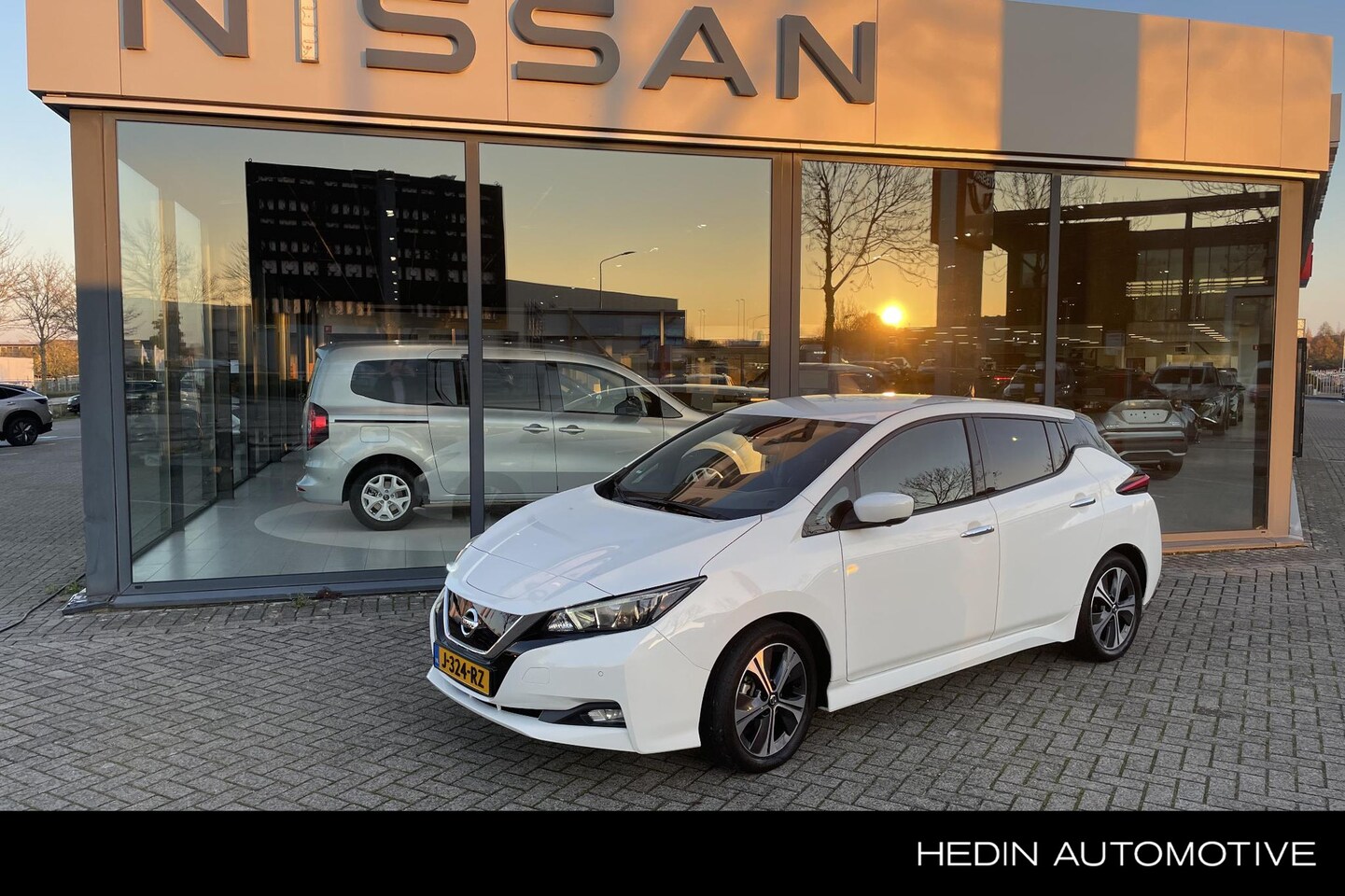 Nissan LEAF - N-Connecta 40 kWh | Navigatie | Camera | Climate Controle | Cruise Control | Radio-DAB-USB - AutoWereld.nl