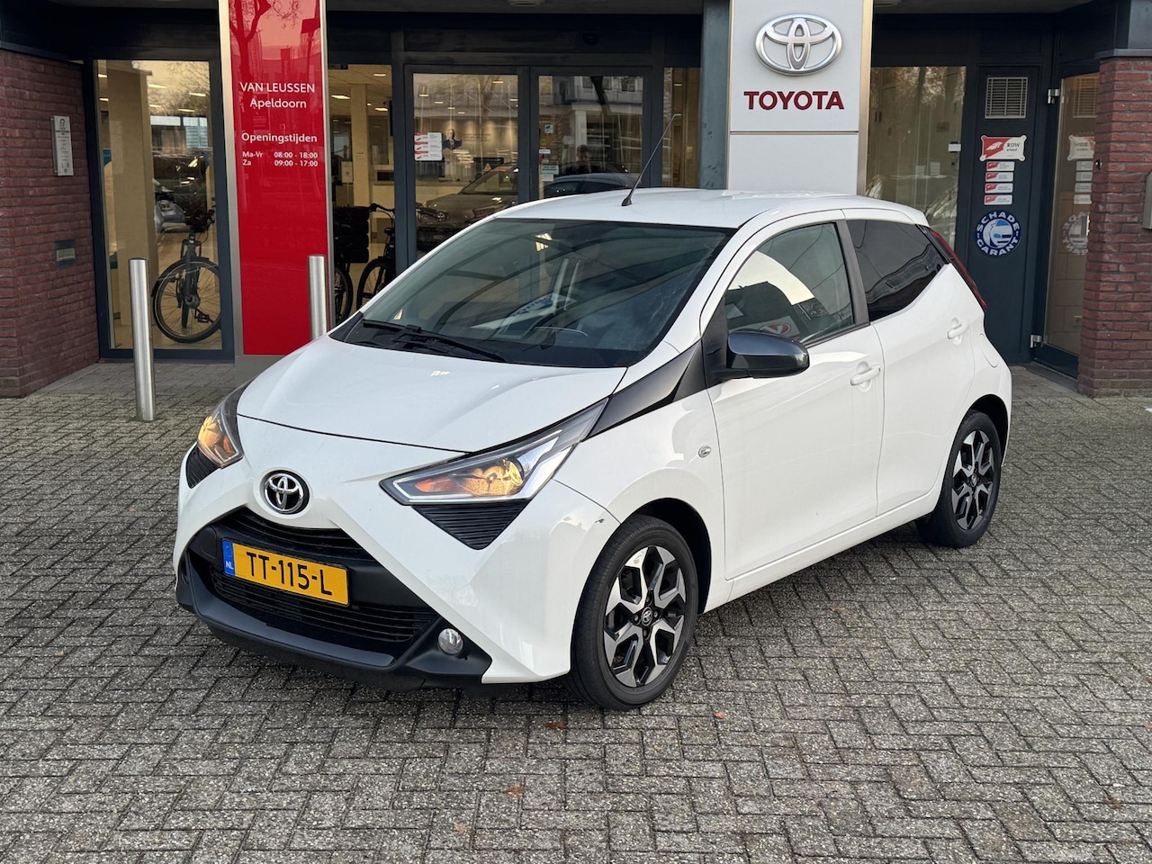 Toyota Aygo - 1.0 VVT-i MT X-JOY APPLE/ANDROID CLIMA CAMERA 15'' LM-VELGEN BLUETOOTH EL-RAMEN/SPIEGELS P - AutoWereld.nl