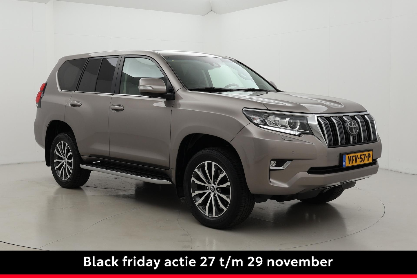 Toyota Land Cruiser - 2.8 D-4D-F Executive | Panoramadak | Trekhaak | Stoelverwarming/-ventilatie | Leder | Dode - AutoWereld.nl