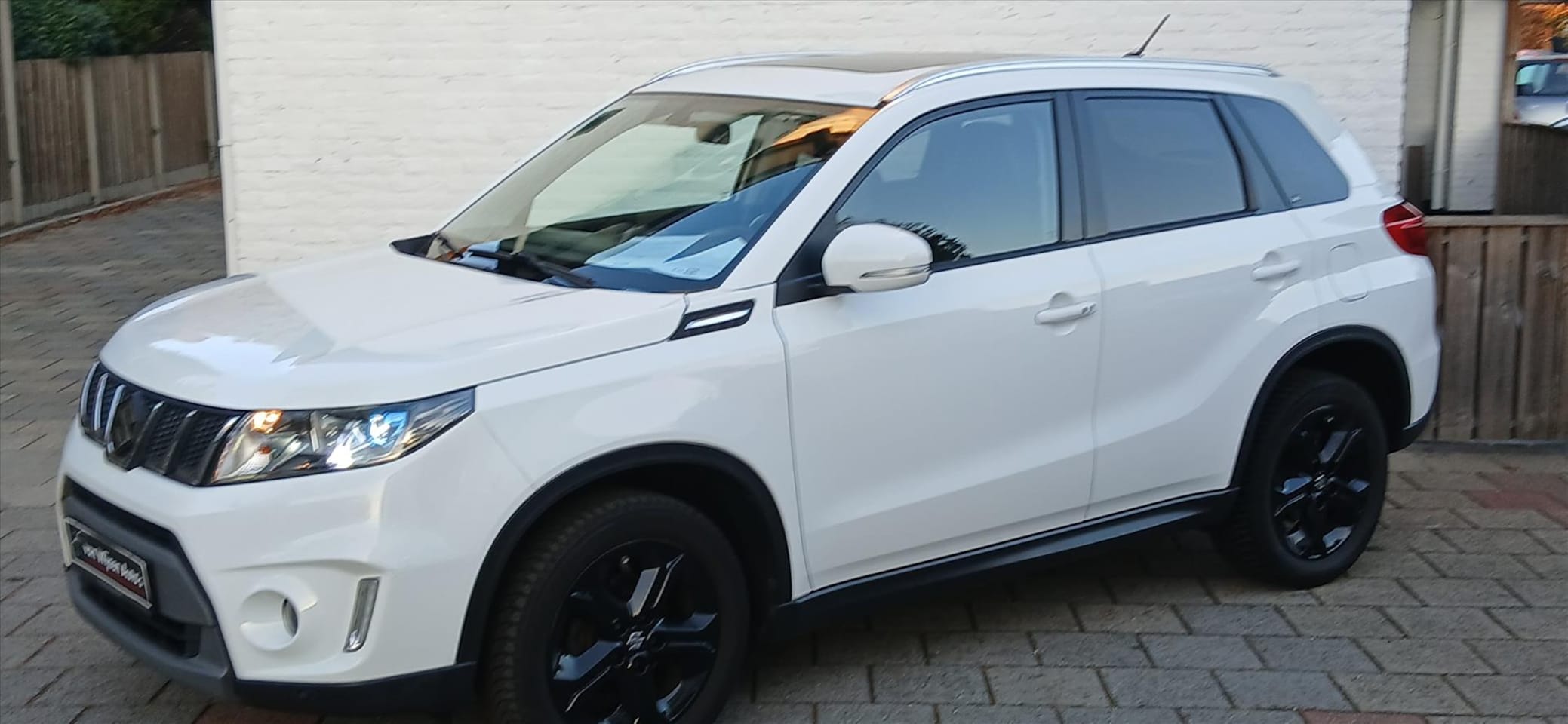 Suzuki Vitara - 1.6 5drs VVT 120pk High Executive panoramadak - AutoWereld.nl