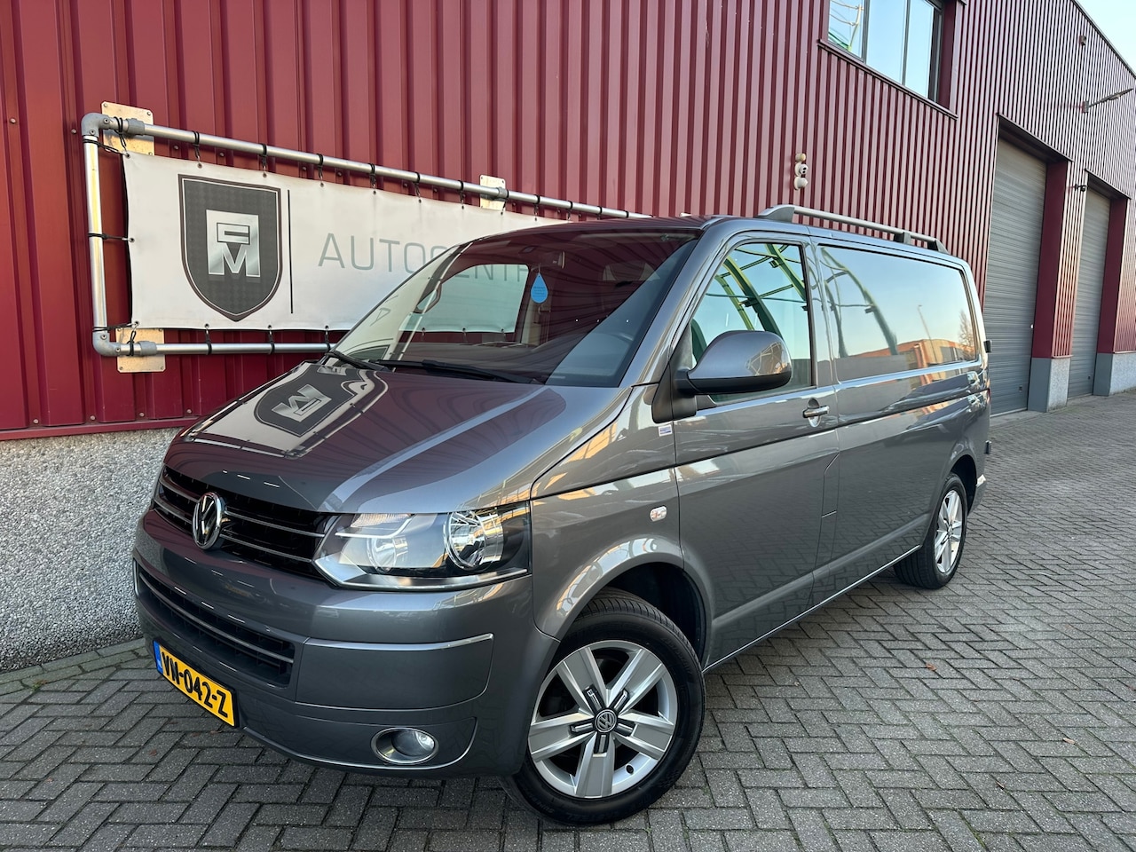 Volkswagen Transporter - 2.0 TDI L1H1 DC Trendline // Automaat // Airco // PDC // Leder // Trekhaak - AutoWereld.nl