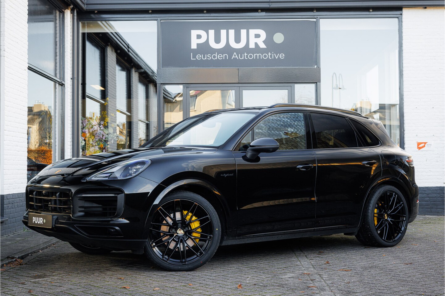 Porsche Cayenne - 3.0 E-Hybrid Platinum Edition Pano - 18 weg-Zetels -Trekhaak - AutoWereld.nl