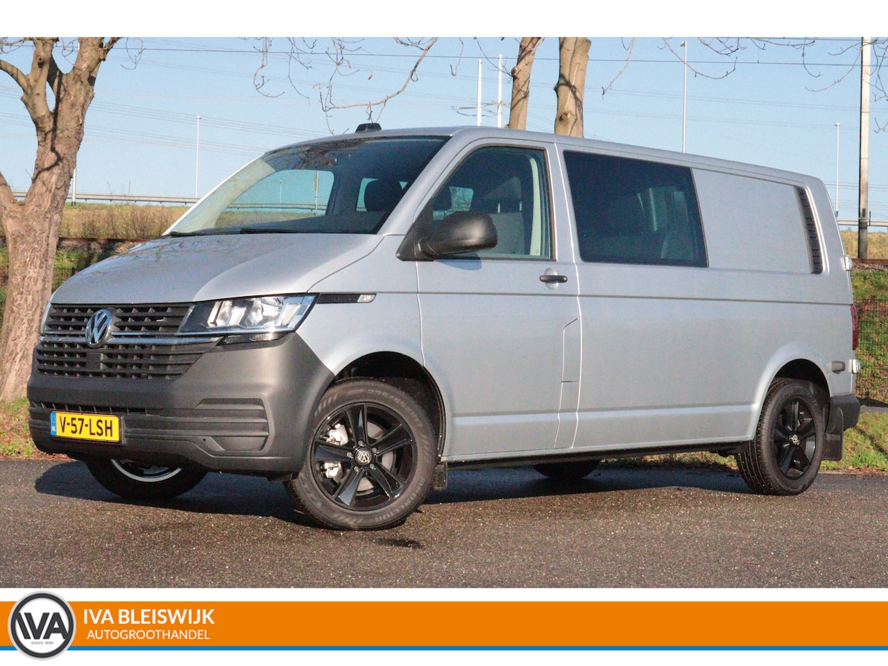 Volkswagen Transporter - 2.0 TDI L2H1 32 Dubbel Cabine Comfortline Automaat | 6 PERS | NAVI | ADAP CRUISE | TREKHAA - AutoWereld.nl