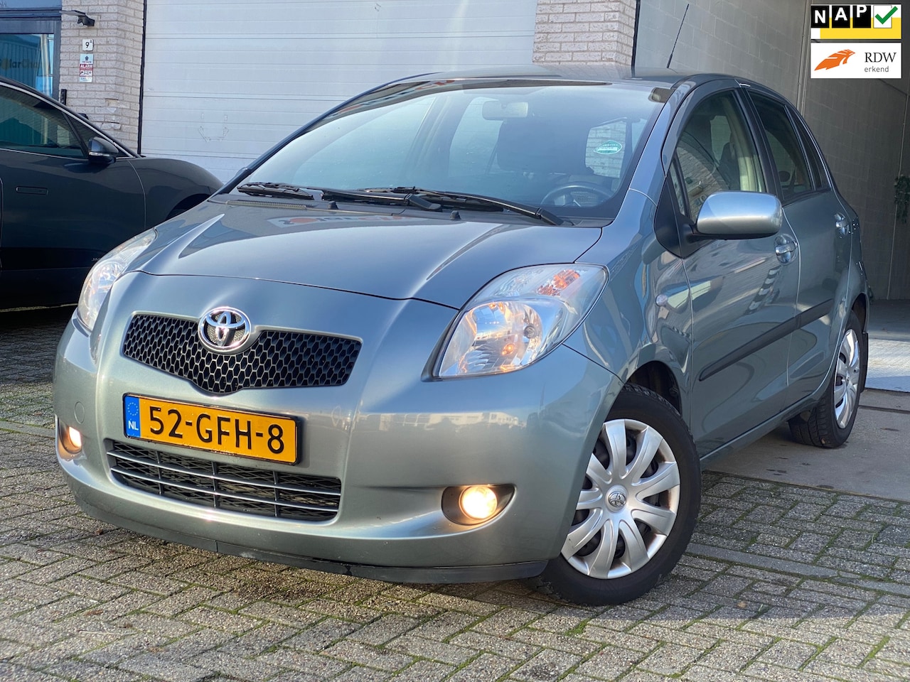 Toyota Yaris - 1.3 VVTi Sol/5drs/nap/2e EIG/ dealeronderhouden/ 1jaar apk/ airco/ pdc/ zeer nette auto. - AutoWereld.nl