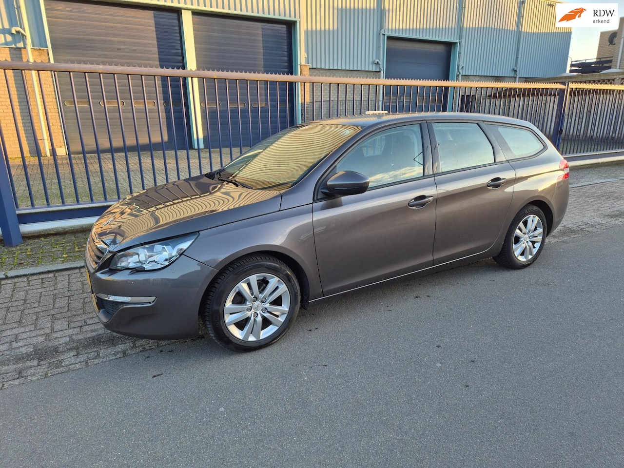 Peugeot 308 SW - 1.2 PureTech *180.907 KM*CLIMA*NAVI*16 INCH - AutoWereld.nl