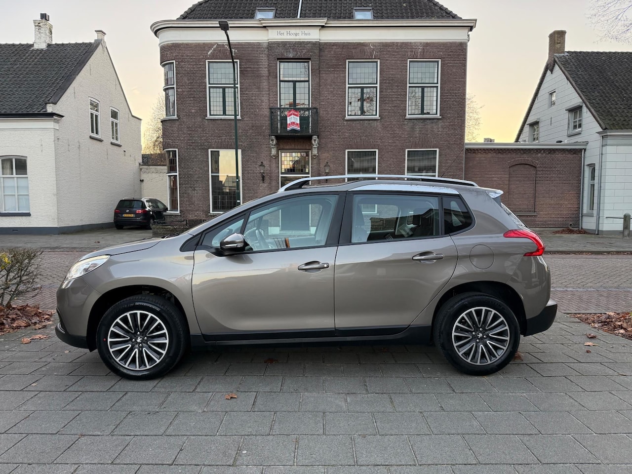 Peugeot 2008 - 1.2 PureTech Blue Lion EERSTE EIGENAAR DEALER ONDERHOUDEN DITRIEBUTIE VERVANGEN TREKHAAK - AutoWereld.nl