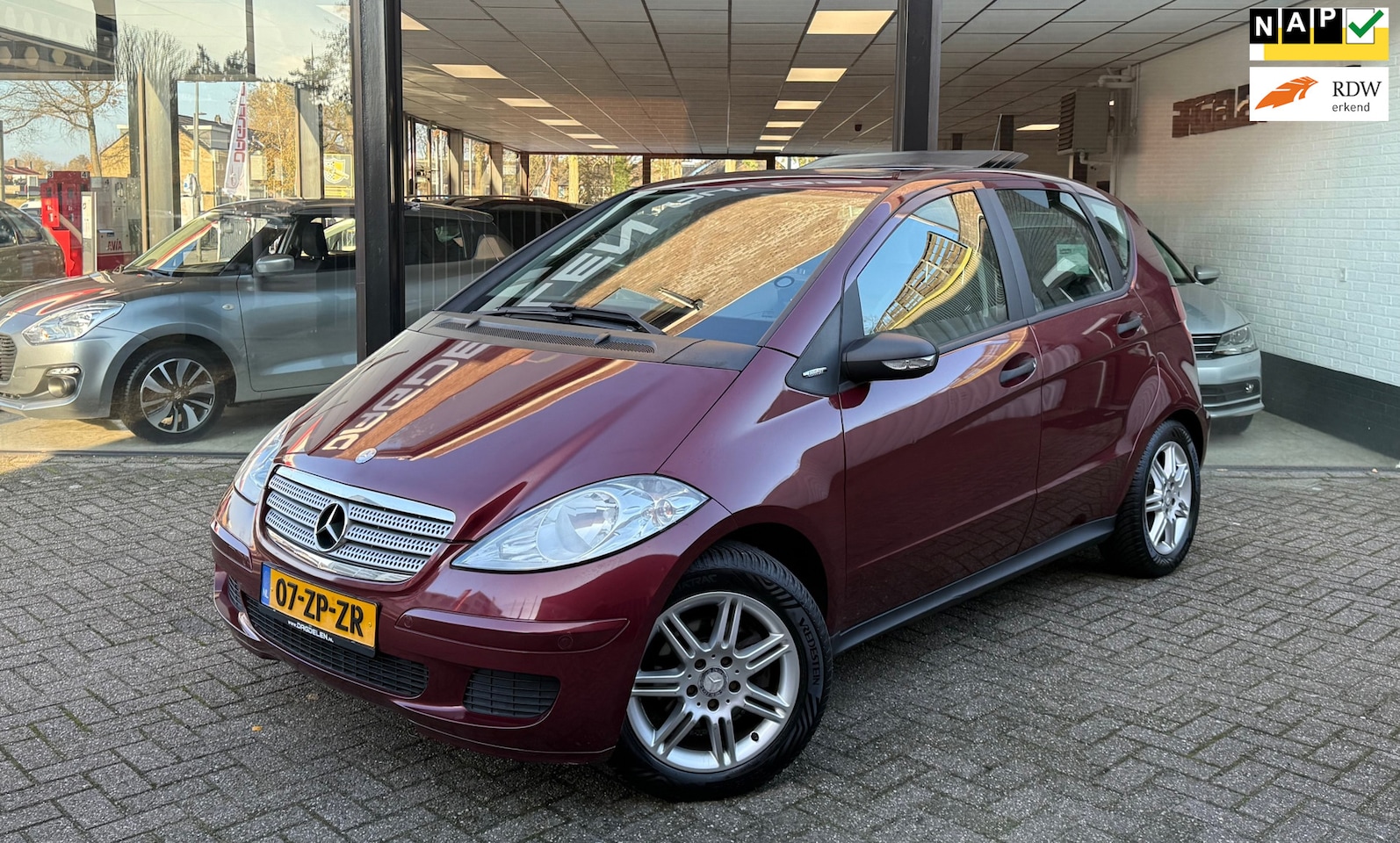 Mercedes-Benz A-klasse - 170 AUTOMAAT | CRUISE | CAMERA | PANO DAK | AIRCO - AutoWereld.nl