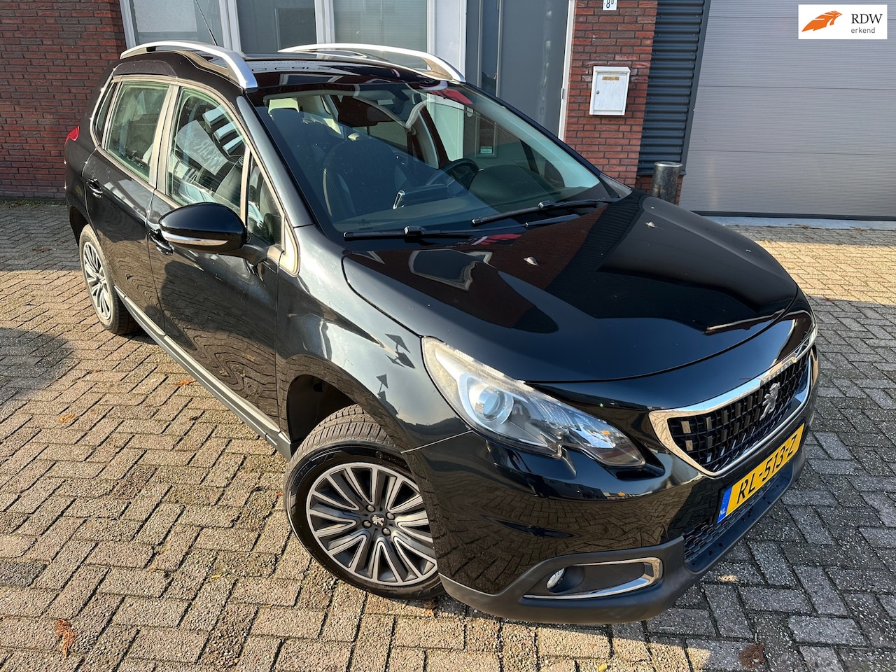 Peugeot 2008 - 1.2 PureTech Blue Lion / Navi / PDC / Unieke km - AutoWereld.nl
