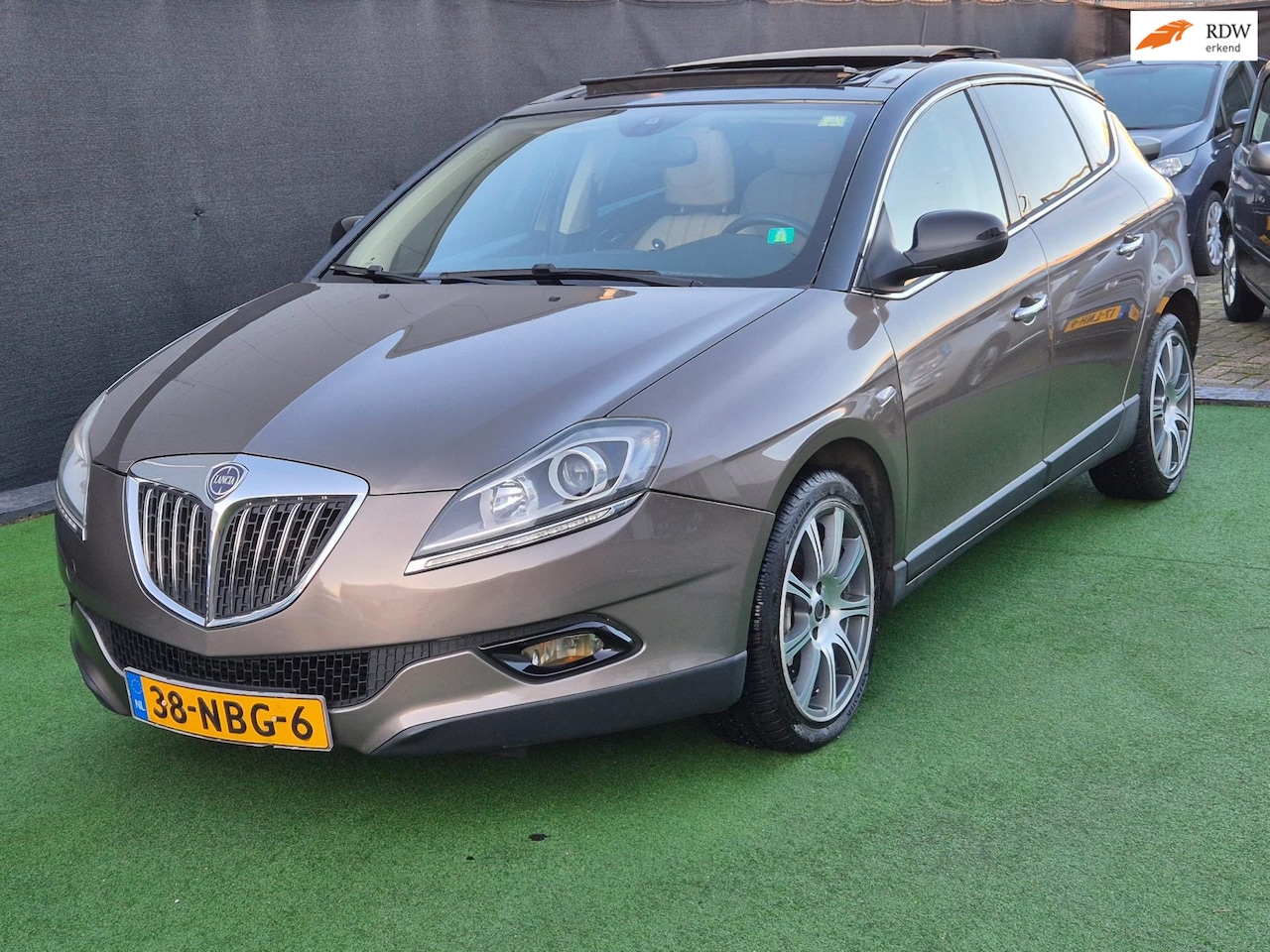 Lancia Delta - 1.8-16V Di Platino AUTOMAAT DAK ! - AutoWereld.nl