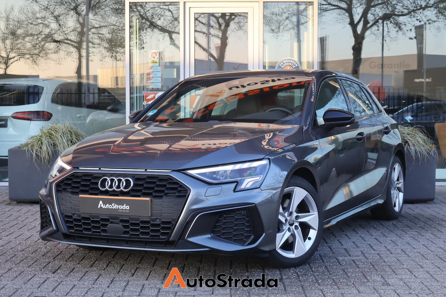Audi A3 Sportback - 35 S-Line TFSI 150pk | Virtual | Climate | ACC | Carplay | Keyless | Camera | Navigatie - AutoWereld.nl