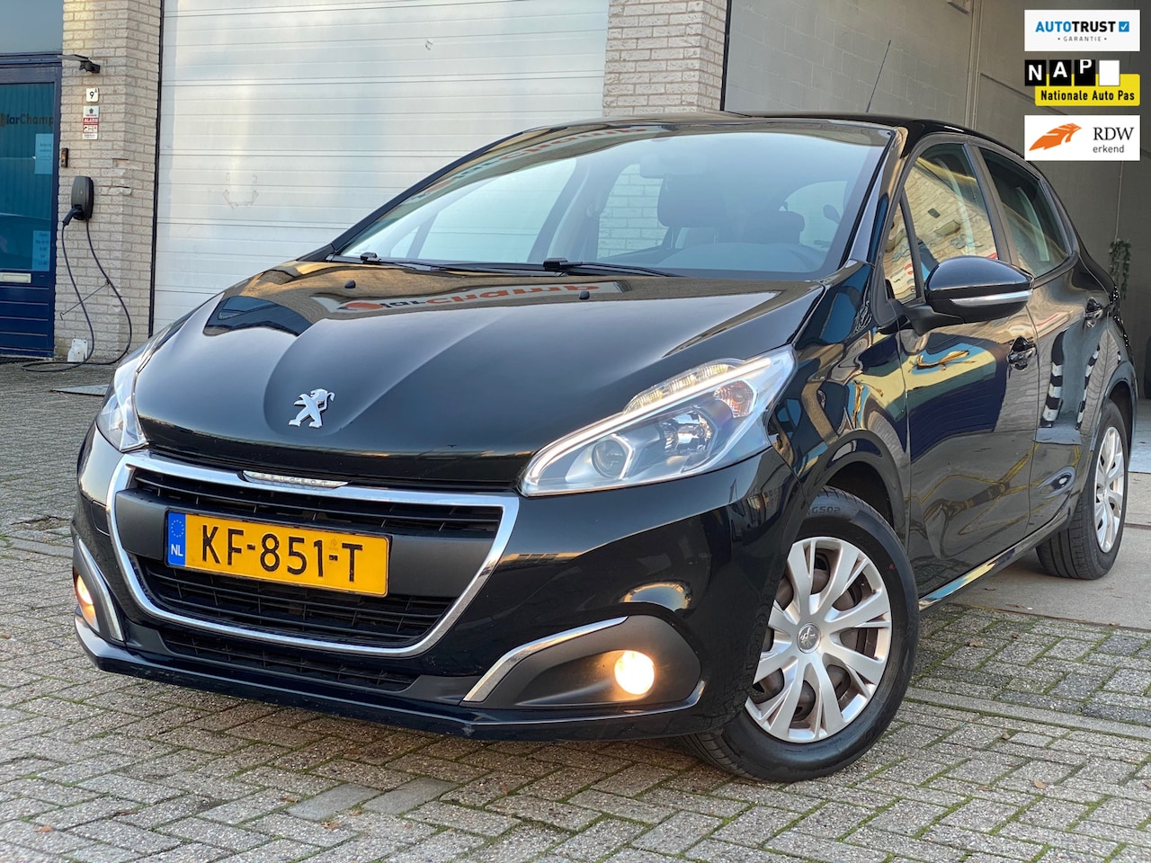 Peugeot 208 - 1.2 PureTech Blue Lion/nap/3e EIG/dealeronderhouden/ 1jaar apk/ airco/ pdc/ navi/ zeer net - AutoWereld.nl