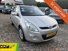 Hyundai i20 - 1.4i DynamicVersion, Airco, 5drs, Trekhaak, 1e eigenaar