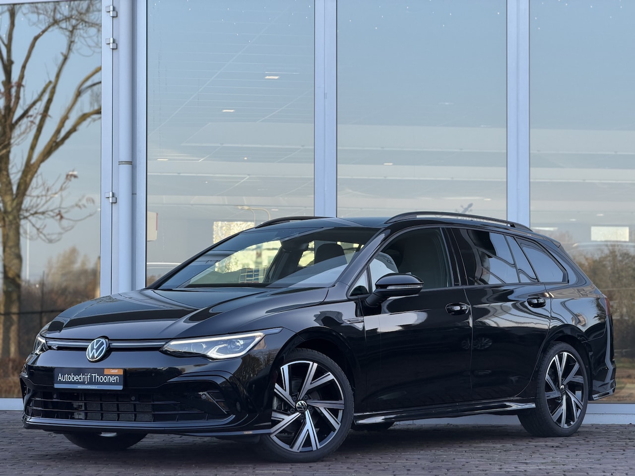 Volkswagen Golf Variant - 1.5 eTSI R-Line | Trekhaak | Camera | Stoel & stuurverwarming - AutoWereld.nl