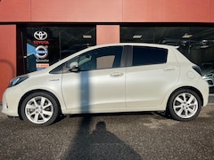 Toyota Yaris - 1.5 Full Hybrid Dynamic | PANO | 16'' LMV | CAMERA | ZEER NETJES EN COMPLEET