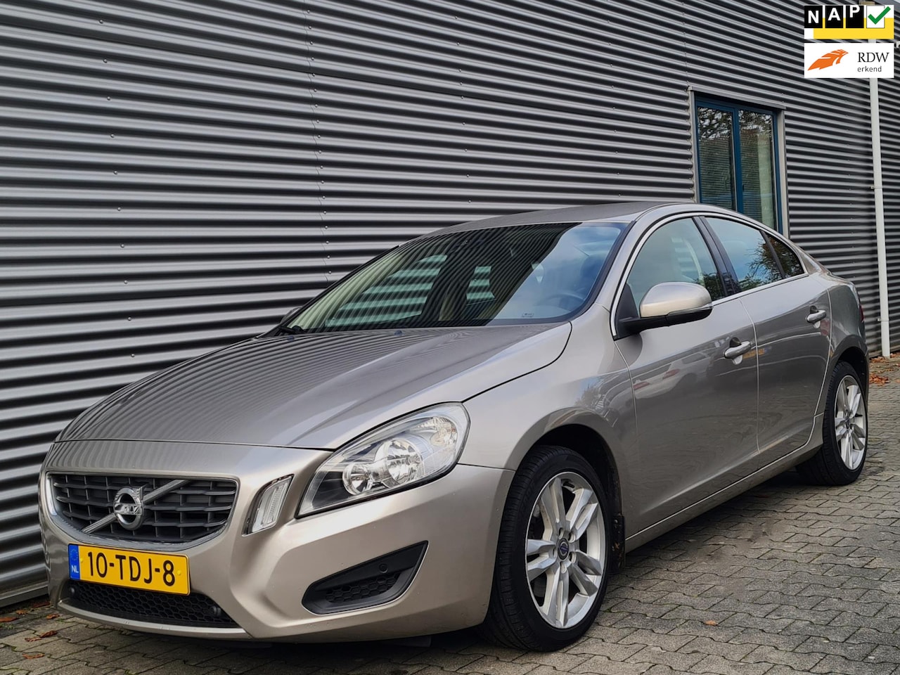 Volvo S60 - 1.6 T3 Momentum 01-2012 Seashell Metallic - AutoWereld.nl