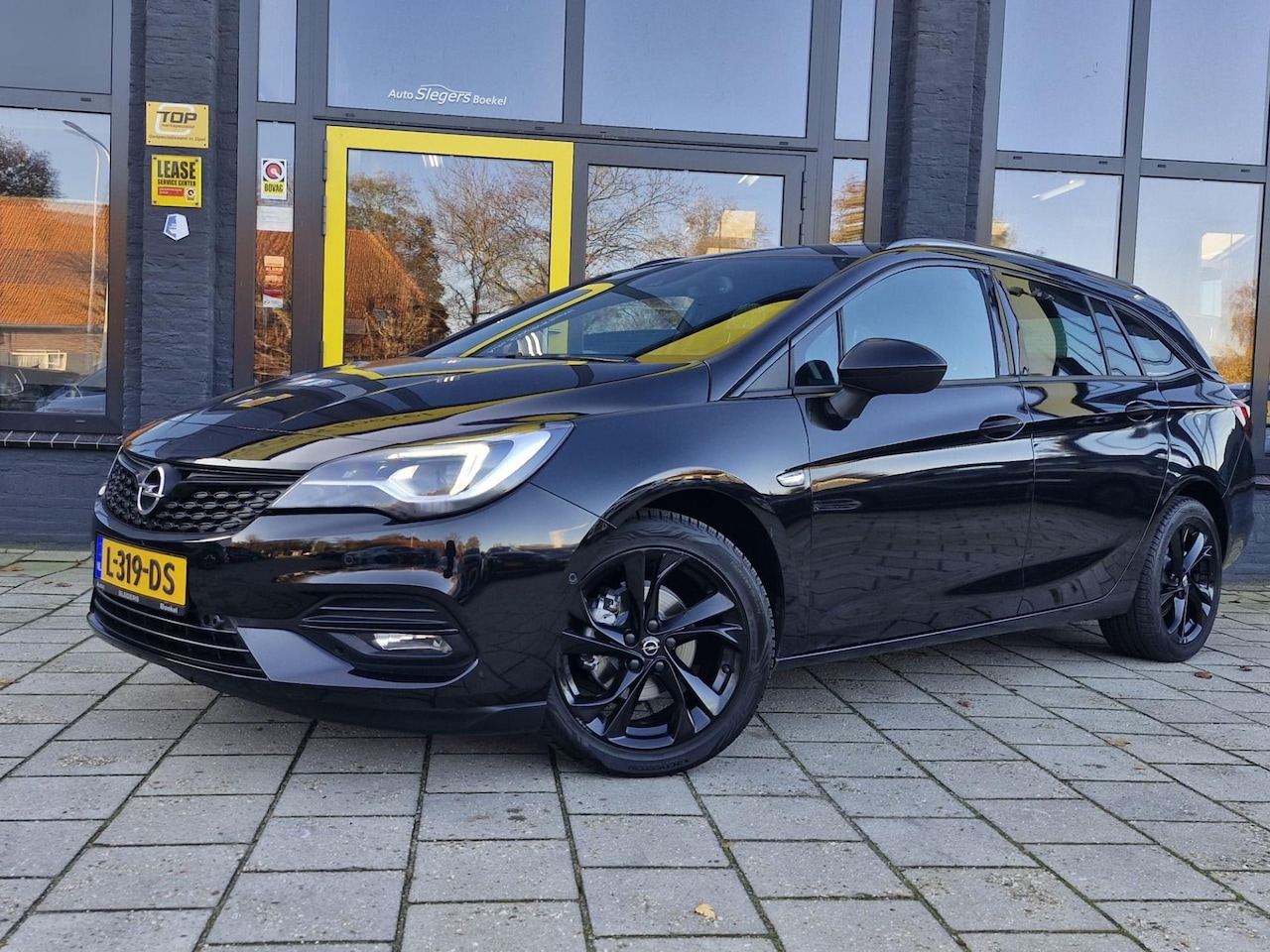 Opel Astra Sports Tourer - 1.2 Ultimate 145PK! | Alcantara Bekl | Camera | Park. Sens. V + A | Stuur- en Stoelverw | - AutoWereld.nl