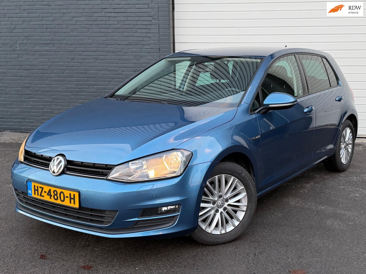 Volkswagen Golf - 2.0 TDI Highline AUTOMAAT/NAVI/STOELVERWARMING/LMV/5DEURS - AutoWereld.nl