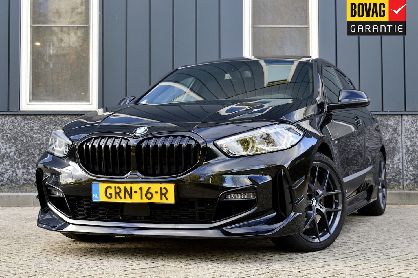 BMW 1-serie - 120i M-Performance Rijklaarprijs-Garantie Panorama dak Schaalstoelen  Live cockpit pro App - AutoWereld.nl