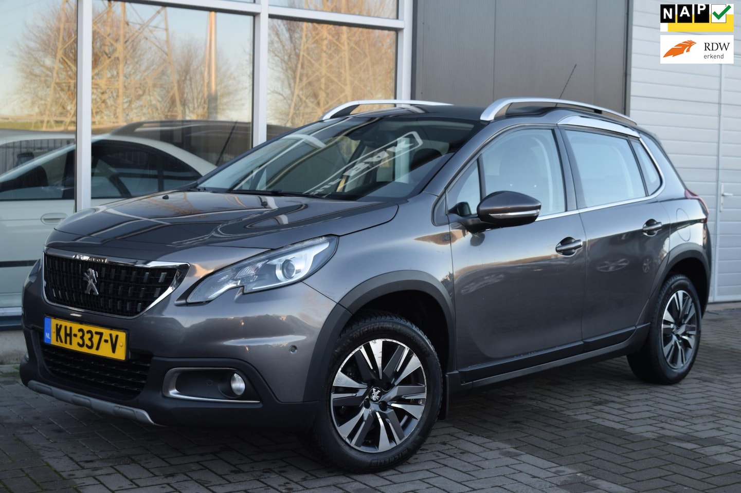 Peugeot 2008 - 1.2 PureTech Allure | Automaat | Navi | NAP + APK 11-2026 ! - AutoWereld.nl