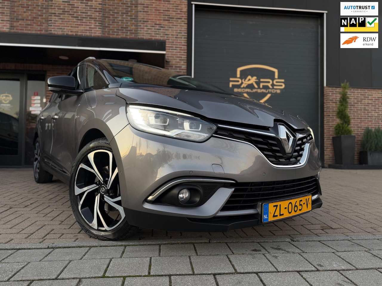 Renault Grand Scénic - 1.3 TCe Bose 140PK Airco Camera Navi Cruise Elk.Ramen Keyless entry zeer nette! - AutoWereld.nl