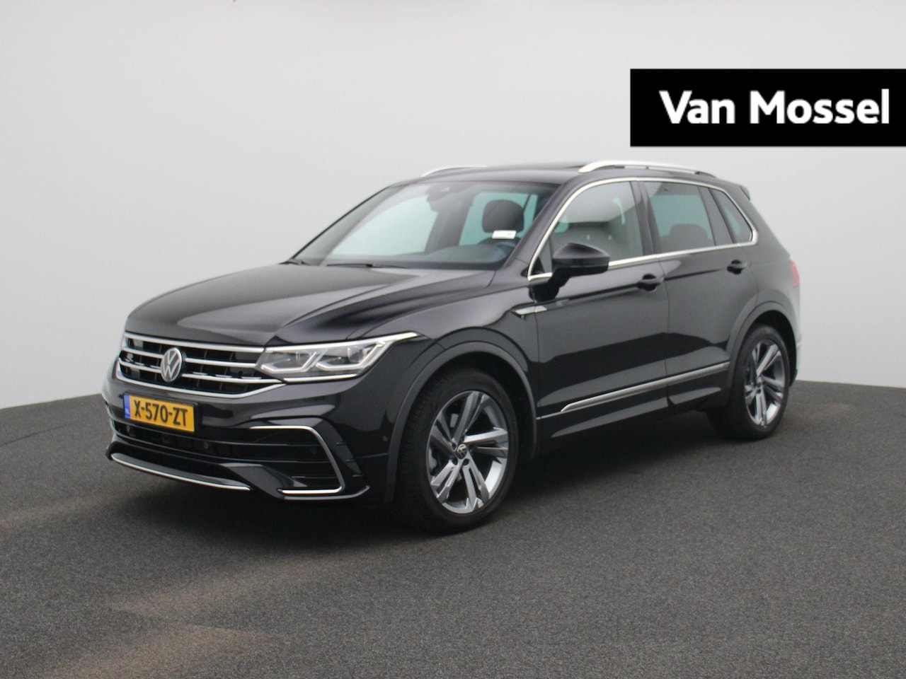 Volkswagen Tiguan - 1.5 TSI R-Line Business | Achteruitrijcamera | Trekhaak | Adaptive cruise control | Stoel - AutoWereld.nl