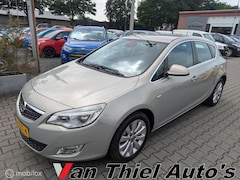 Opel Astra - 1.6 Cosmo airco half leder