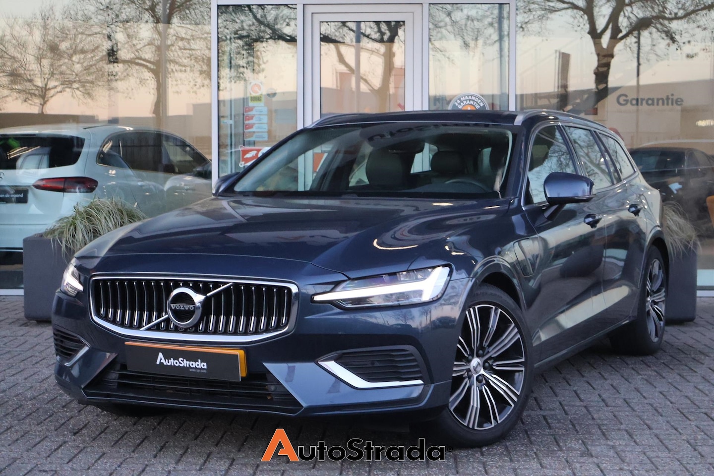 Volvo V60 - T6 Business Pro Twin Engine 340pk AWD | Camera | ACC | Climate | Memory | Carplay | LED | - AutoWereld.nl