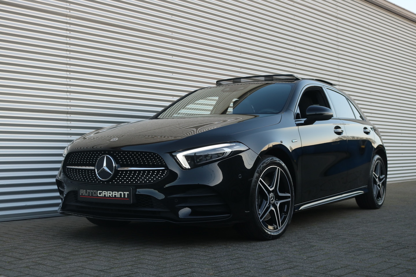 Mercedes-Benz A-klasse - 250 e AMG Pakket AMG NightPakket (Panoramadak Sportleder/Memory Widescreen M-Bux Camera Ke - AutoWereld.nl