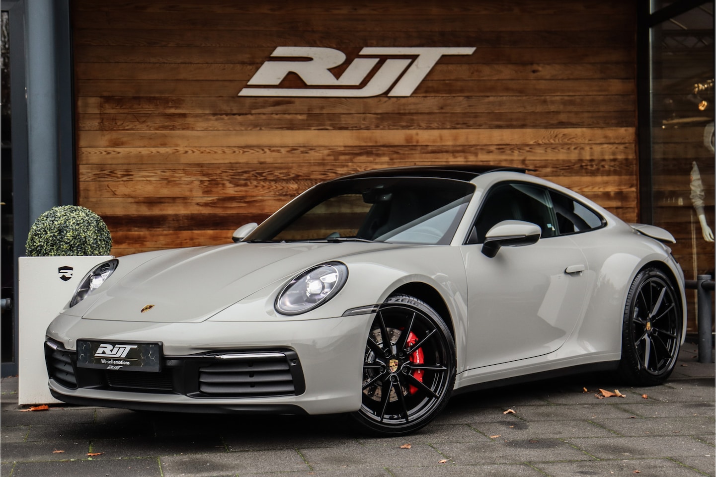 Porsche 911 - 992 450PK 3.0 Carrera 4 S **4w Steering/Schuif-kantel/Sport-uitlaat/Sport-Stoelen/Sportchr - AutoWereld.nl